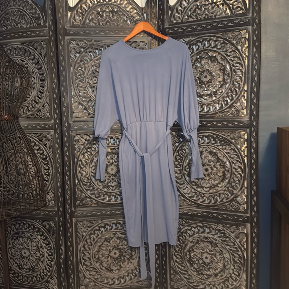 adorable blue dress with puffy sleeves. Size small in a great preowned condition